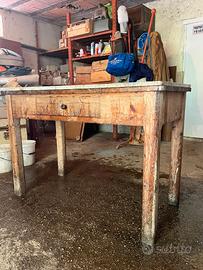 Tavolo con piano in marmo