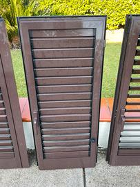 Persiana con stecca regolabile e zanzariera