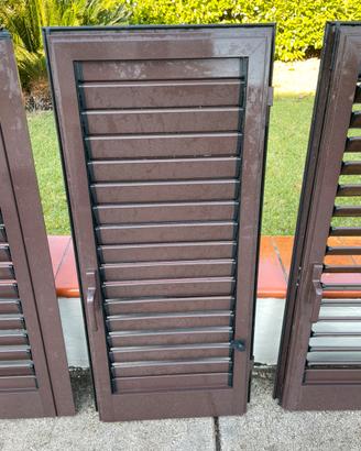 Persiana con stecca regolabile e zanzariera