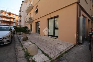 NEGOZIO A RECANATI