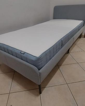 Letto singolo con materasso