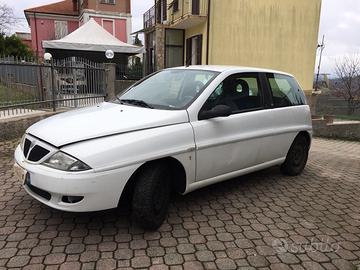 Lancia Y elefantino blu