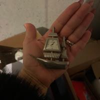 Vari oggetti per arredare casa