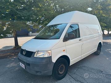Volkswagen Transporter 4mot. Furgone adatto neopat