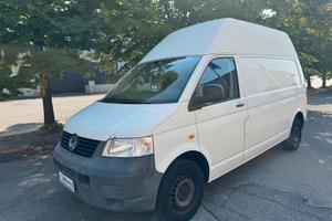 Volkswagen Transporter 4mot. Furgone adatto neopat