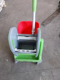 Carrello pulizia