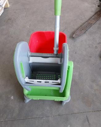 Carrello pulizia