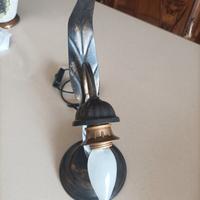 lampada da tavolo  in ferro battuto 