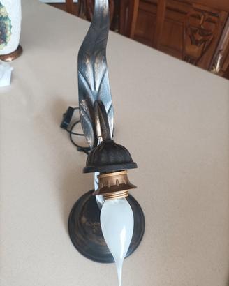 lampada da tavolo  in ferro battuto 