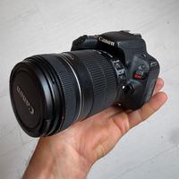 Canon Rebel SL2 con ottica 18/135