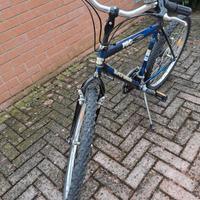 bici ragazzi  telaio S cerchi da 26 cambio shimano