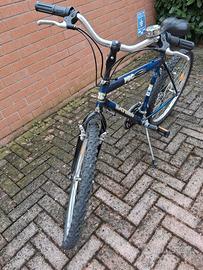 bici ragazzi  telaio S cerchi da 26 cambio shimano