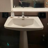 Lavabo a colonna di Gio Ponti per Ideal Standard