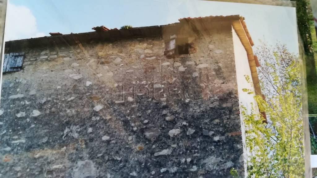 Terreno di 150 m² a Montone - Altro
