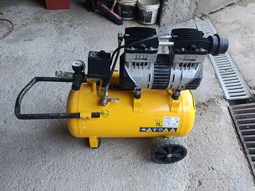 Compressore 24l STANLEY  perfettamente funzionante