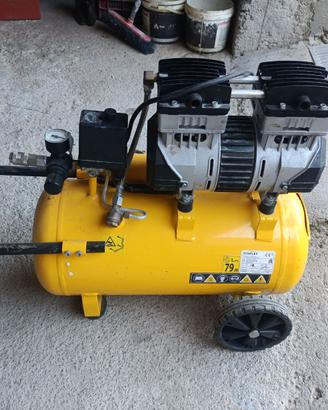 Compressore 24l STANLEY  perfettamente funzionante