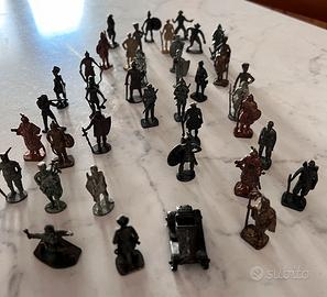 40 soldatini di piombo + auto. Anni 80