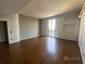 Appartamento di 190 m² con 5 locali e box auto a M
