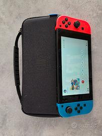 Nintendo Switch + Custodia