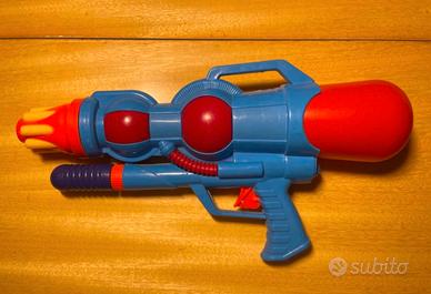 Pistola ad acqua blu e rossa per bambini