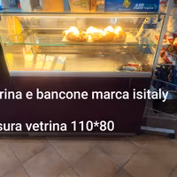 Bancome bar + vetrina+ tavoli e sedie