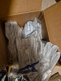 guanti e occhiali da lavoro