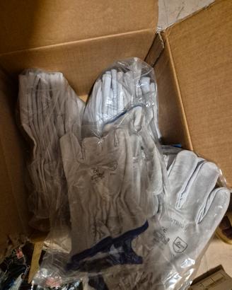 guanti e occhiali da lavoro