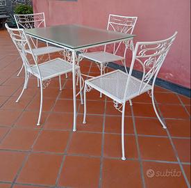 Tavolo in ferro battuto da giardino 