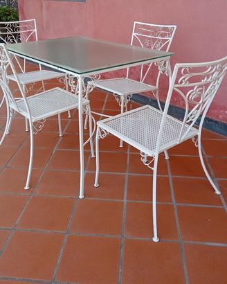 Tavolo in ferro battuto da giardino 