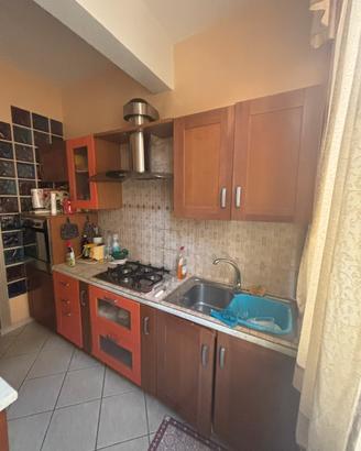 Armadio, contro mobile cucina e frigorifero