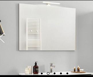 Specchio nuovo ancora imballato con lampada LED