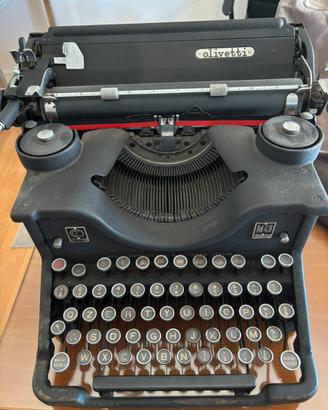 Olivetti M 40. Macchina da scrivere.