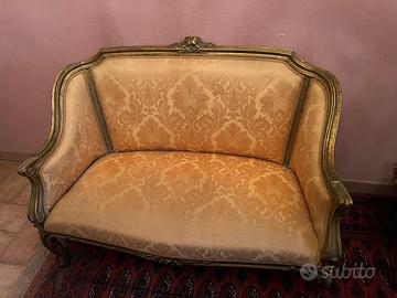 Antico divanetto a 2 posti