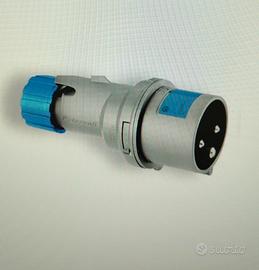 Spina CEE 2P+T cablaggio a vite IP44 16A