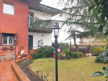 Prestigiosa villa su 3 piani + 800 mq di giardino