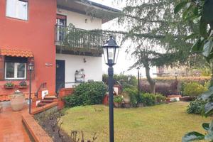 Prestigiosa villa su 3 piani + 800 mq di giardino