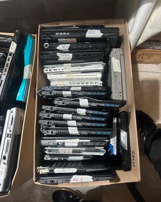 Lotto pc notebook portatili per ricambi.