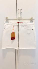 Minigonna jeans bianca Jennyfer zip frontale sfran