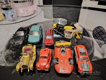 Lotto misto modellini auto e moto vintage 