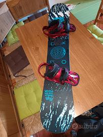 tavola snowboard con attacchi