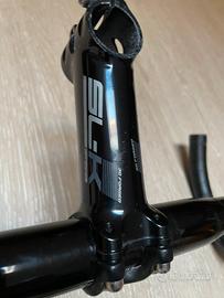 Manubrio corsa 420 mm e attacco FSA da 120 mm