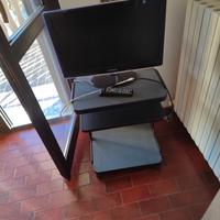 televisore Samsung con carrello con ruote 