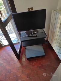 televisore Samsung con carrello con ruote 