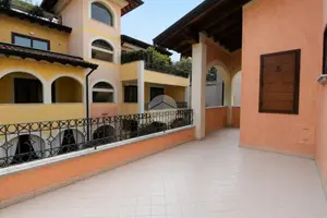 3 LOCALI A TOSCOLANO-MADERNO