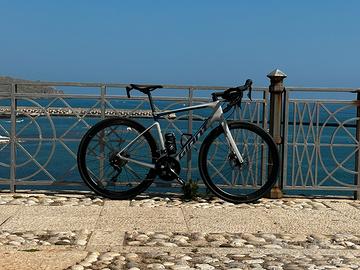 Giant da corsa con ruote in carbonio