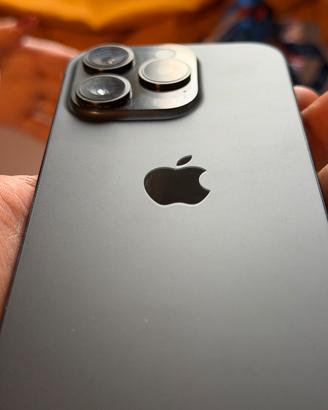 Iphone 15 pro 256 giga pari al nuovo