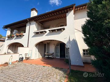 Calcinaia, Montecchio: trilocale con giardino