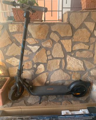 Monopattino elettrico Ninebot Kick Scooter F2