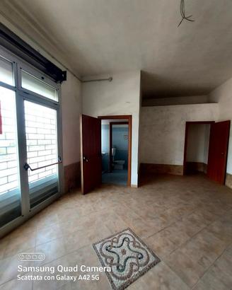 Locale commerciale mq 90