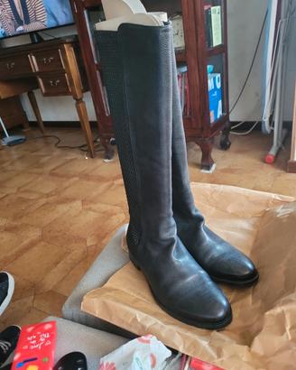 stivali in pelle morbida colore testa di moro